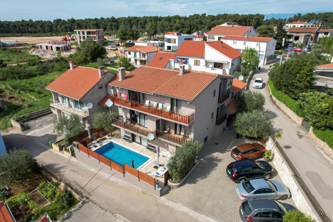 Pool Apartments Julia Zadar Exterior photo