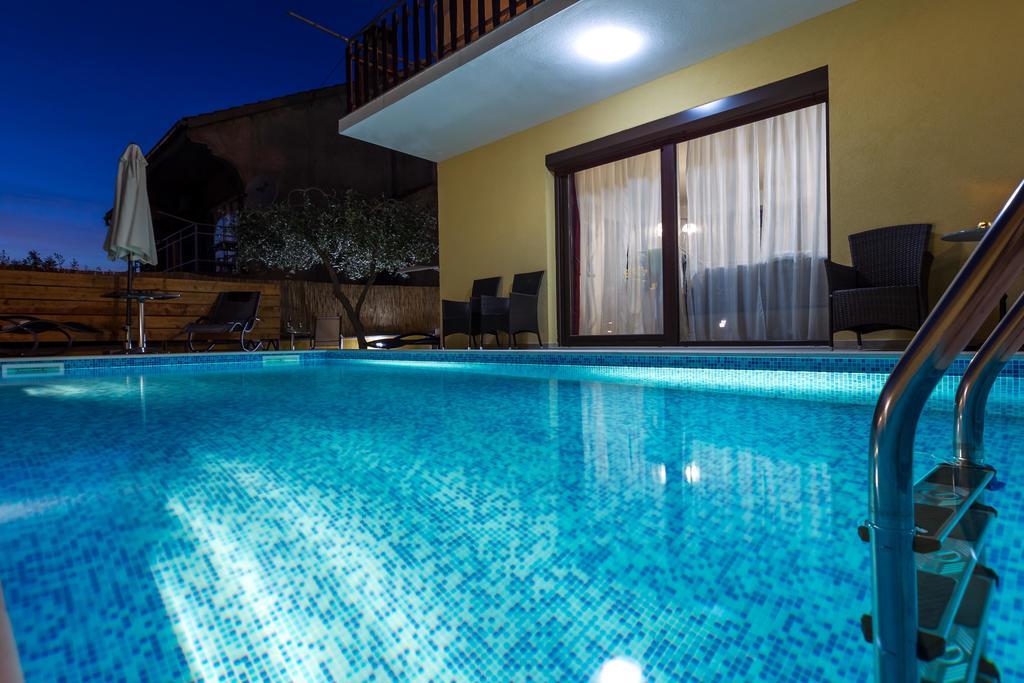 Pool Apartments Julia Zadar Exterior photo