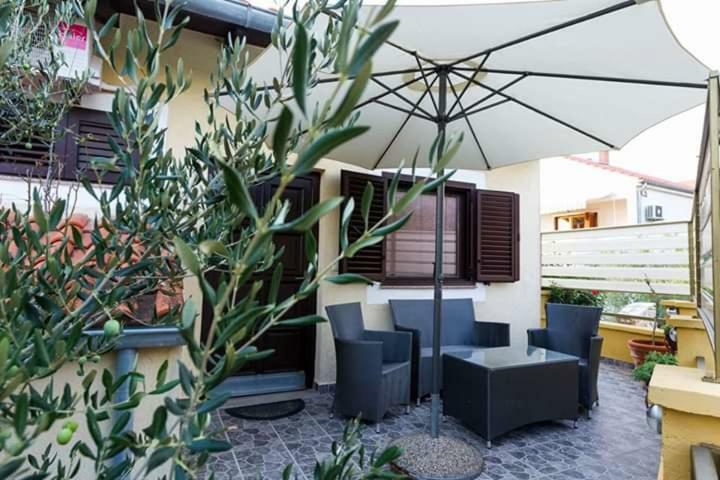 Pool Apartments Julia Zadar Exterior photo